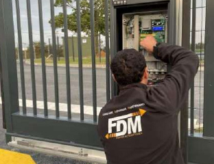 Maintenance de rideau métallique